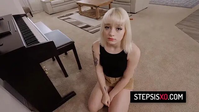 Stepbrother and stepsister fuck for pizza