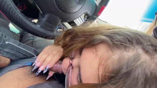 Skinny teen gives sloppy head on the roadside