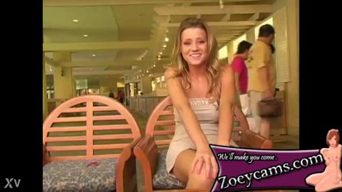Public floozy gets her nails dirty with sensual solitary sesh on the streets