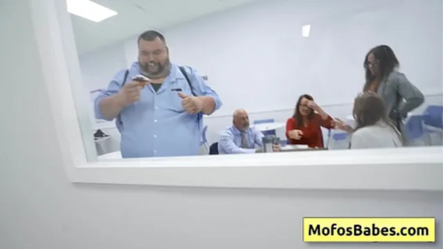 Sasha Pearl & Parker Ambrose: Busty Office Lady Satisfying a Big Cock🌭 at Lunch