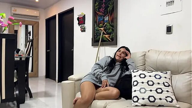 Teen stepsister seduces and enjoys fucked intense by her stepbro