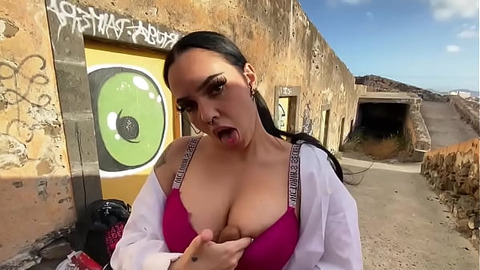 My boyfriend me to touch myself outdoors and records me