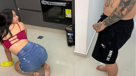 Taking Advantage When My Stepsister's Maid Cleans: Hard Fuck Session