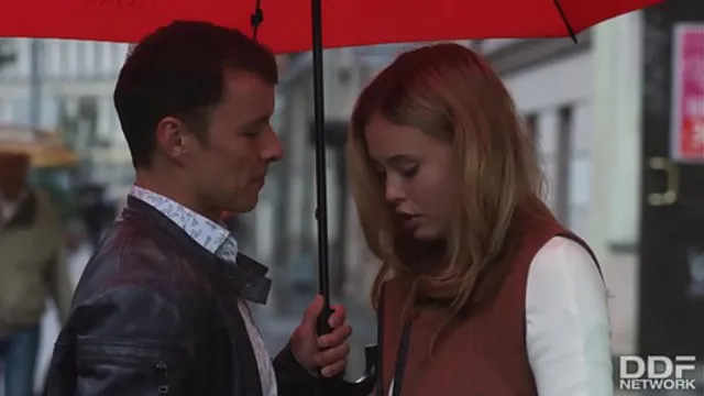 Hot teen Shakila Asti licks his cock🌭 then opens her pussy✌