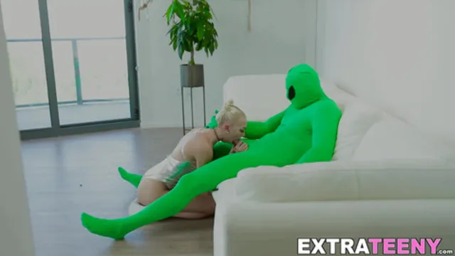 Petite vixen Chloe Temple swung and fucked before facial