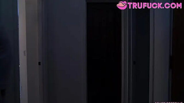 Teen girl Lana gets filled by boyfriend Sage