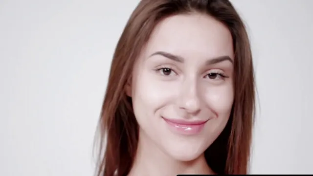 Natural brunette Angelina S unveils naked solo allure