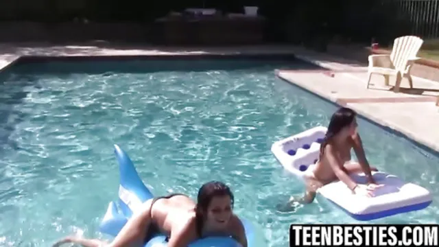 Barely legal girls get touched and kissed by their friend