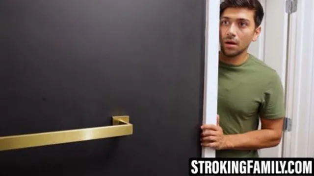 Hailey Rose devoured then flooded by two studs