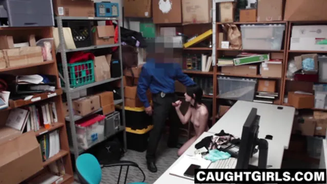 Teen thief seduces detective to escape jail