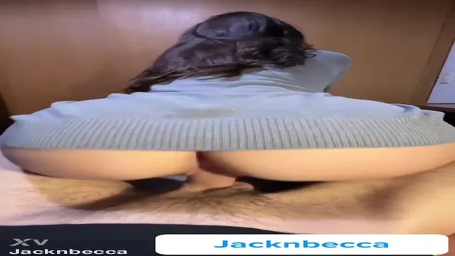 Hot amateur teen with round ass does reverse cowgirl and doggystyle